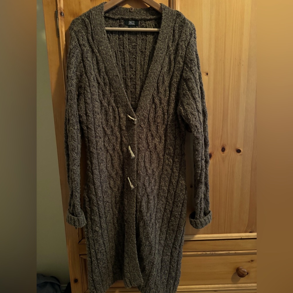Nils Sportswear heavy sweater. Brown with faux bone buttons